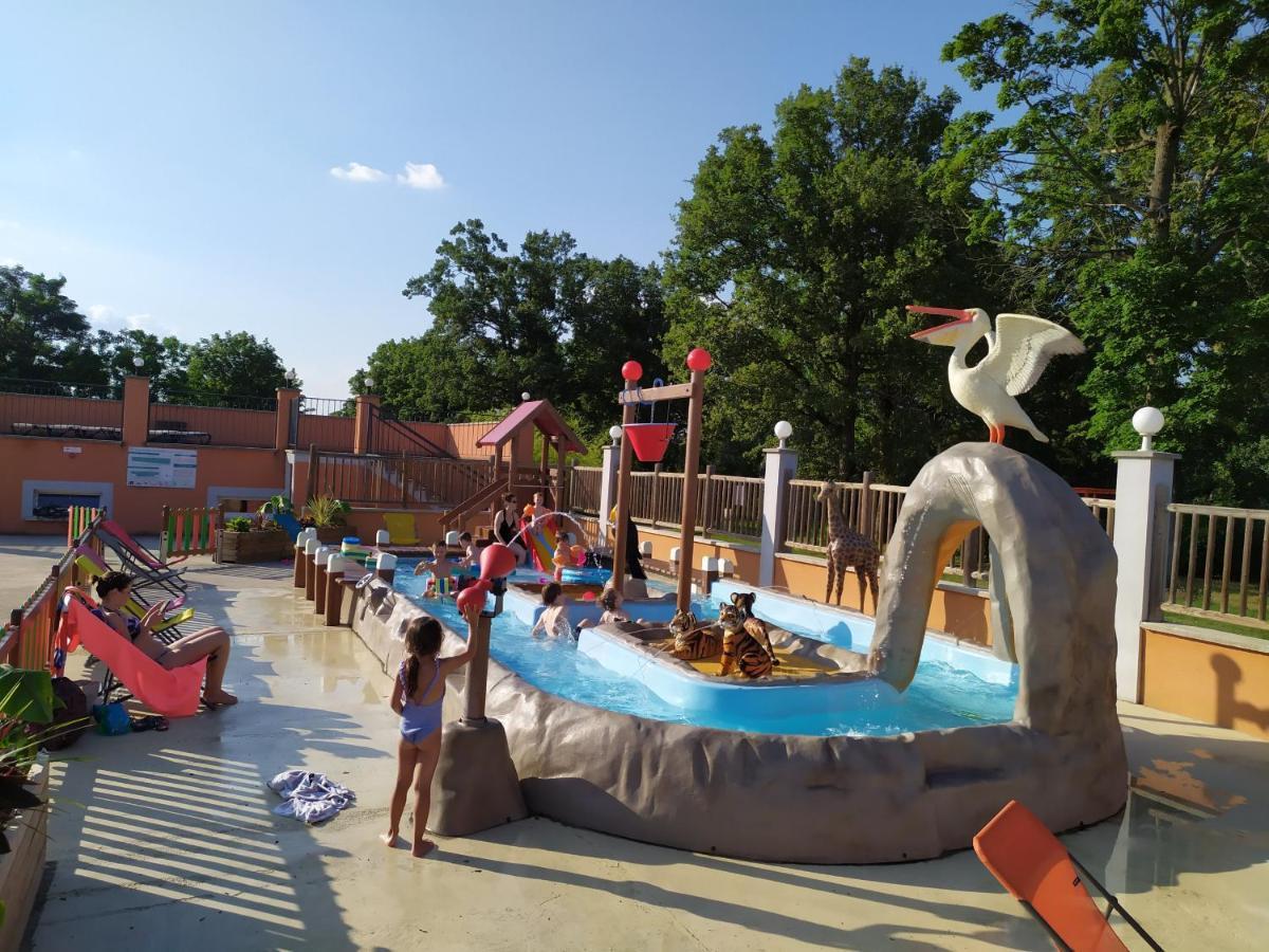 Camping Domaine De Senaud Albon Екстериор снимка