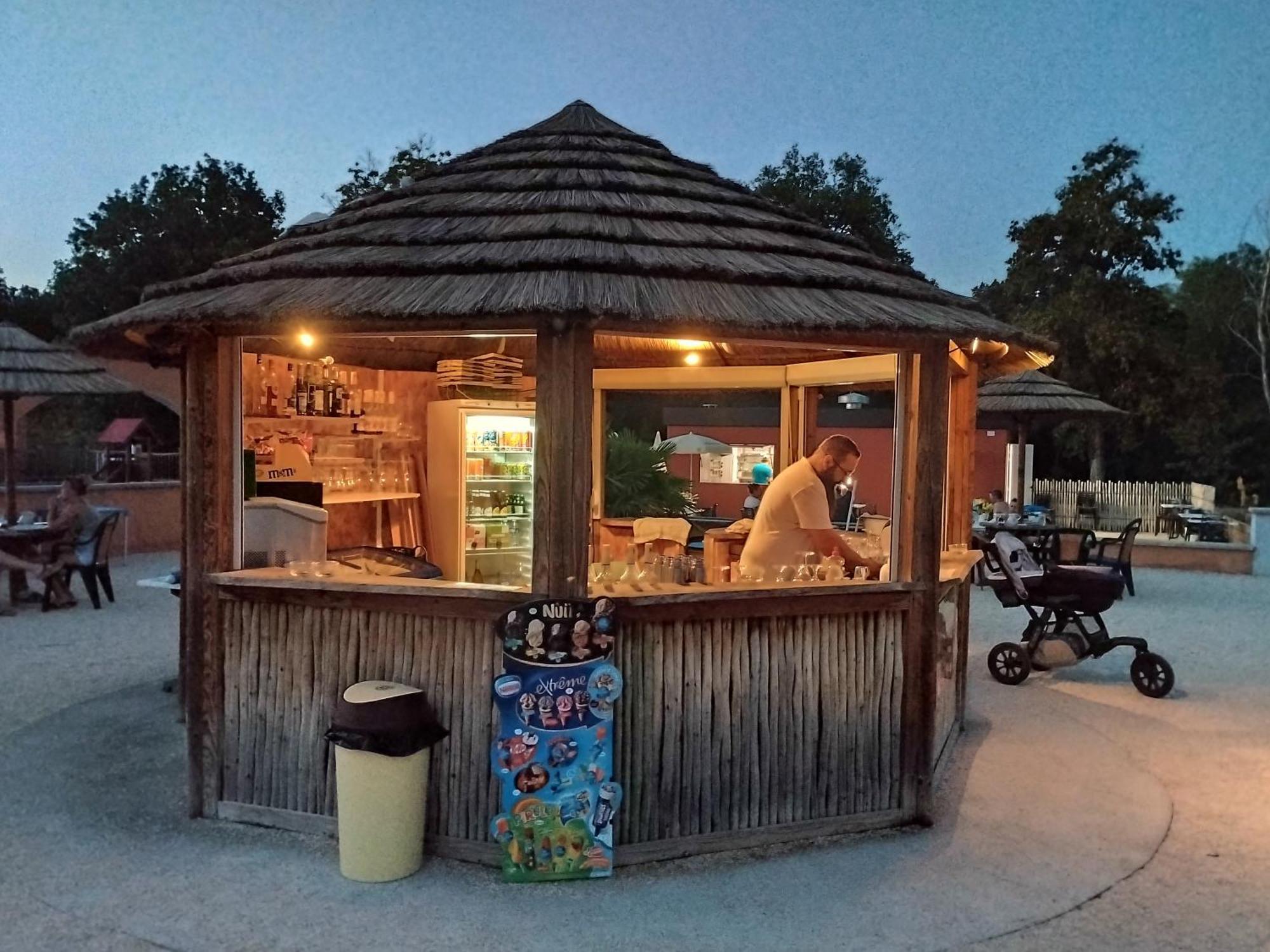 Camping Domaine De Senaud Albon Екстериор снимка
