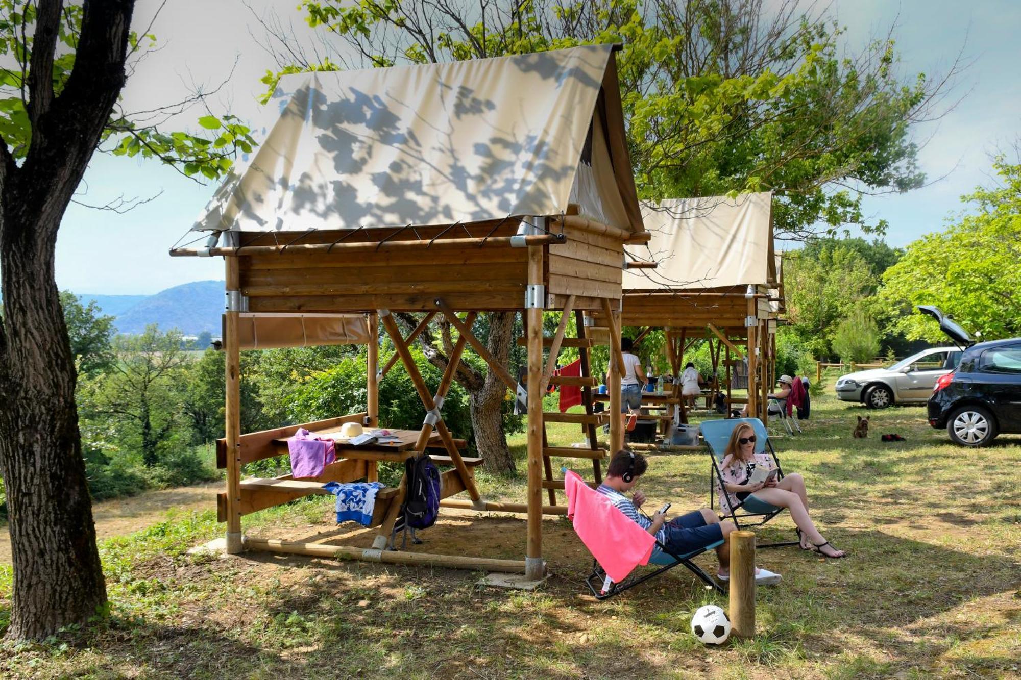 Camping Domaine De Senaud Albon Екстериор снимка