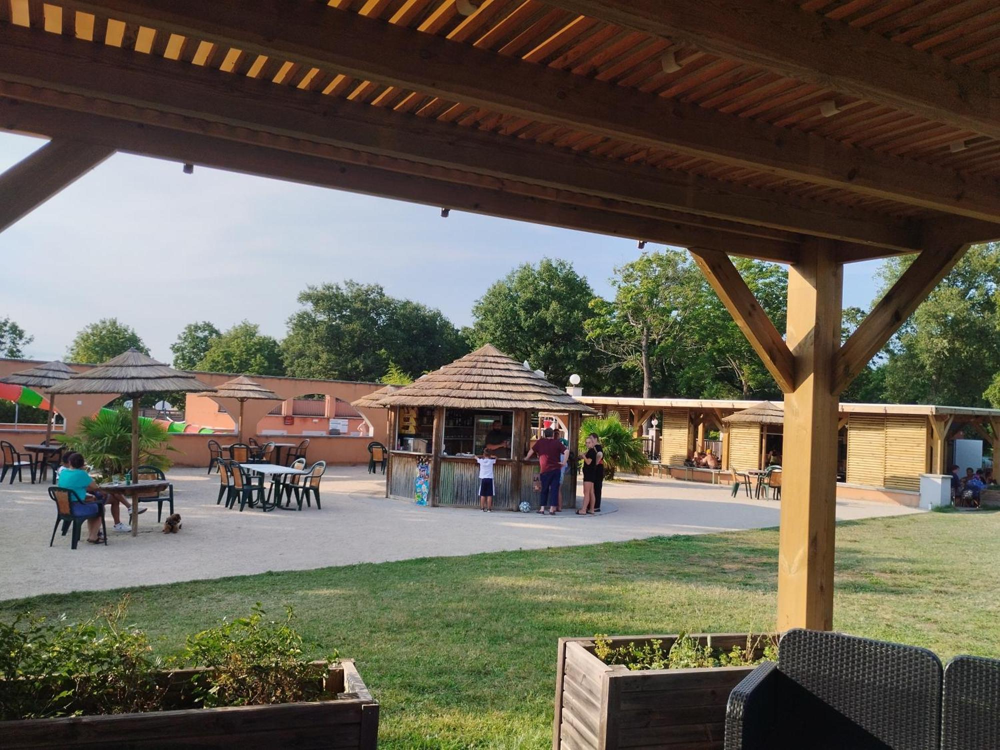 Camping Domaine De Senaud Albon Екстериор снимка