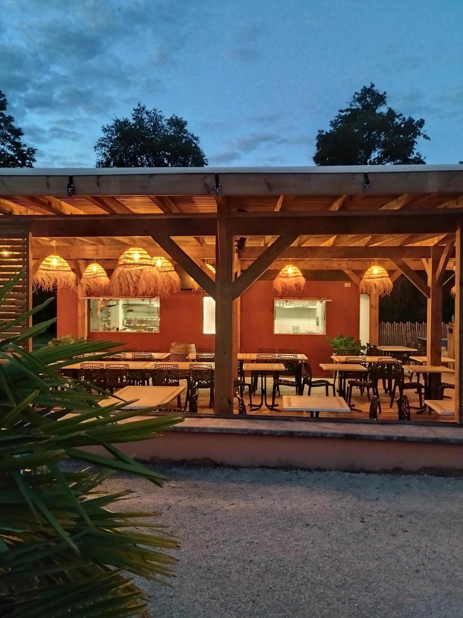 Camping Domaine De Senaud Albon Екстериор снимка